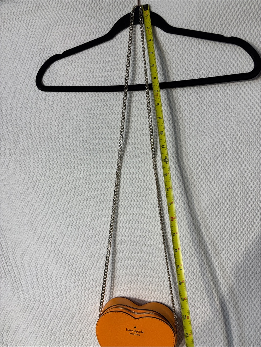 KATE SPADE Orange Heart Shaped Crossbody with Gold Chain Zipper Closure - Picture 4 of 11